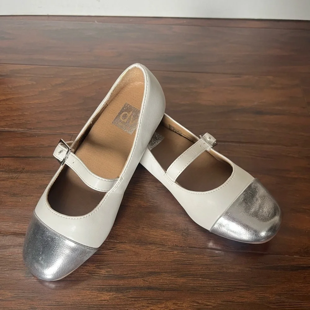 DV by Dolce Vita stylish comfortable